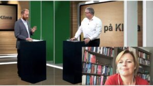 Klog på Klima. En moderator og en ekspert er i studiet, medens en politiker på på via Zoom